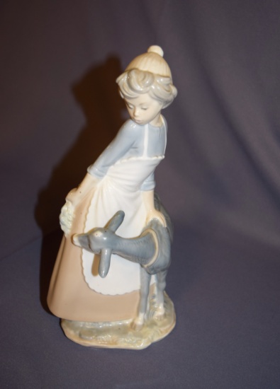 Lladro (NAO) Figurine