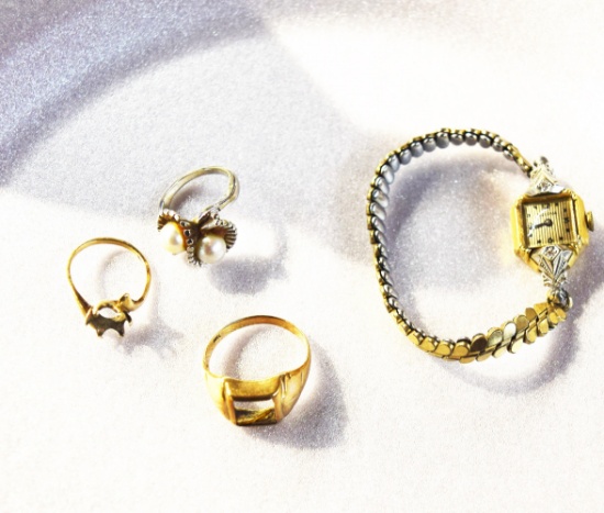 2 10k gold rings, 14k gold ring & 14k watch case (Bulova)