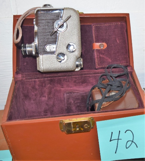 VINTAGE REVERE 8 CAMERA