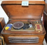 VINTAGE SILVERTONE RECORD PLAYER & RADIO SYSTEM