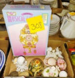 Miscellaneous lot with bunny & egg items