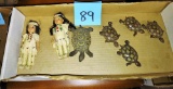SMALL COMPOSITE INDIAN DOLLS & TURTLES