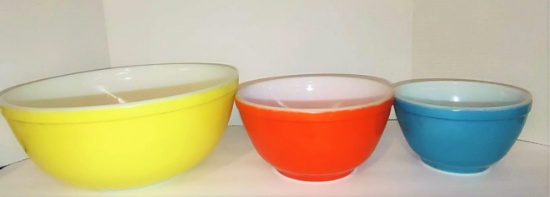 PYREX NESTING BOWLS - MISSING ONE - PICK UP ONLY