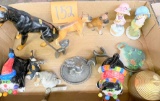 FIGURINES