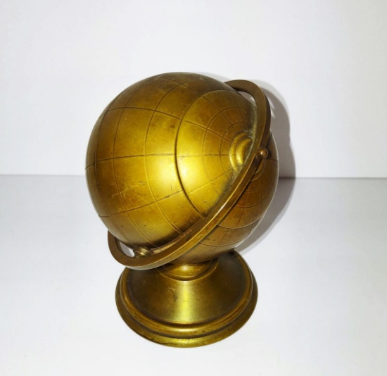 VINTAGE GLOBE CIGARETTE HOLDER