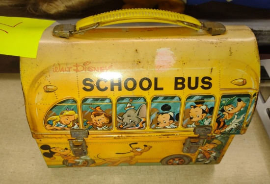 VINTAGE WALT DISNEY LUNCH BOX (NO THERMOS)