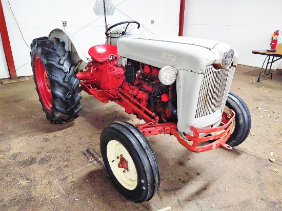 FORD 800 TRACTOR (STARTS & RUNS GOOD) - PICK UP ONLY