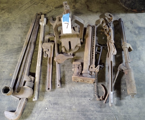 LARGE PIPEWRENCH, JACKS & 1" BREAKER BAR - PICK UP ONLY