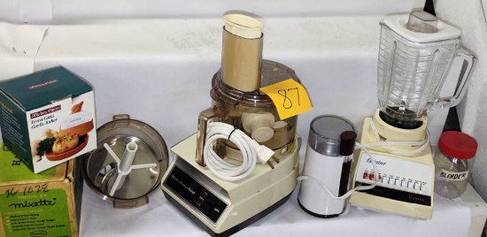 GROUP OF VINTAGE SMALL APPLIANCES - PICK UP ONLY