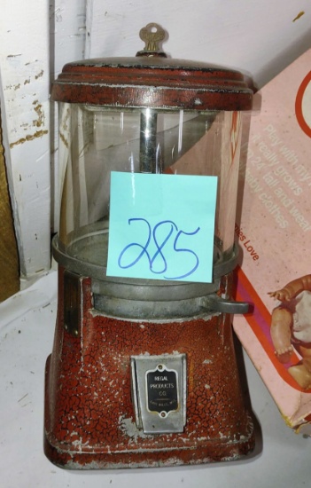 1940"s  REGAL PRODUCTS CO. GUMBALL MACHINE with KEY