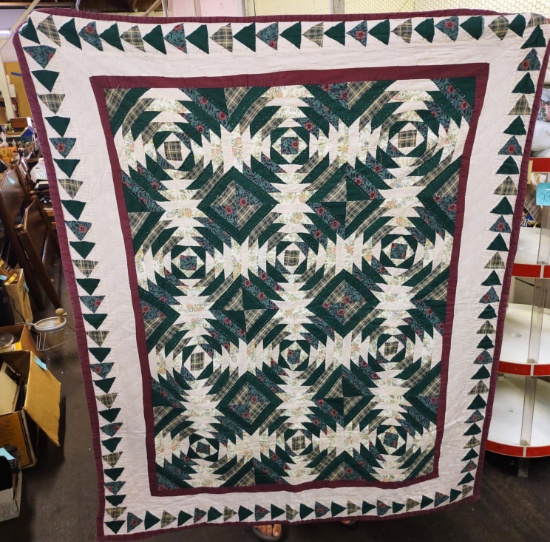 PINEAPPLE LOG CABIN QUILT (52" X 46")