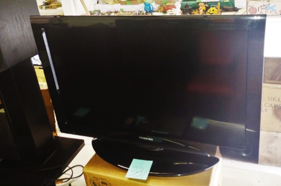 TOSHIBA FLATSCREEN TELEVISION- PICK UP ONLY