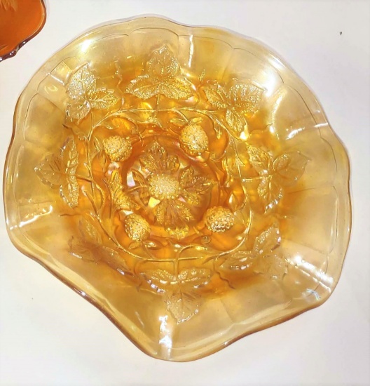 MILLERSBURG BLACKBERRY WREATH CARNIVAL GLASS BOWL