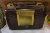 VINTAGE RCA RADIO - PICK UP ONLY