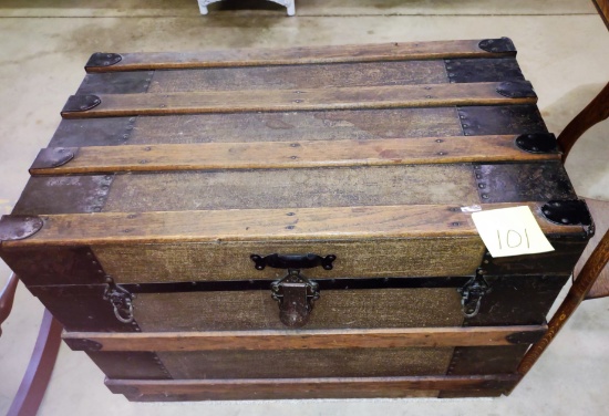 ANTIQUE TRUNK - PICK UP ONLY