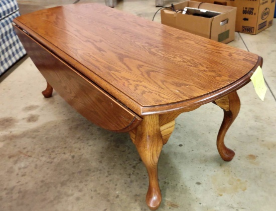 OAK COFFEE TABLE - PICK UP ONLY