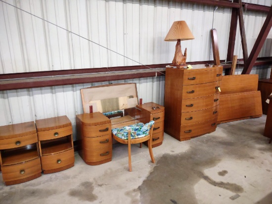 VINTAGE THOMASVILLE BEDROOM SET - PICK UP ONLY