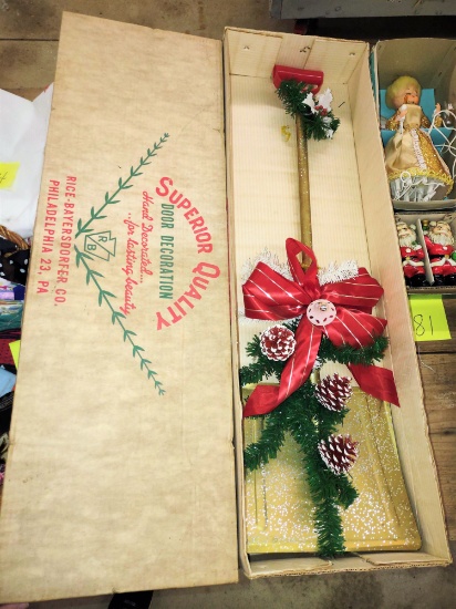 VINTAGE CHRISTMAS SHOVEL DOOR DECORATION in ORIGINAL BOX - PICK UP ONLY