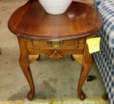 OAK END TABLE - PICK UP ONLY