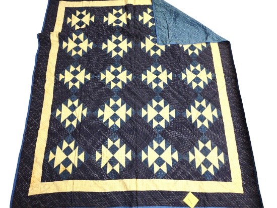 NICE BLUE & WHITE QUILT