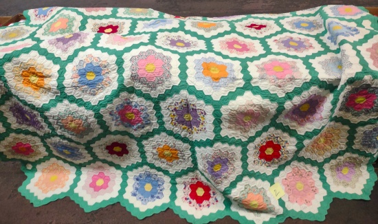 BEAUTIFUL VINTAGE HAND-STITCHED "GRANDMOTHER'S FLOWER GARDEN" QUILT