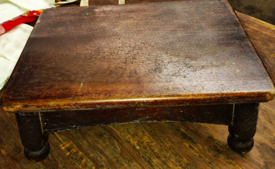 14" VINTAGE STEP STOOL - PICK UP ONLY