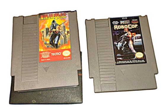 VINTAGE NINJA GAIDEN & ROBO COP NITENDO GAME CARTRIDGES (NOT TESTED)