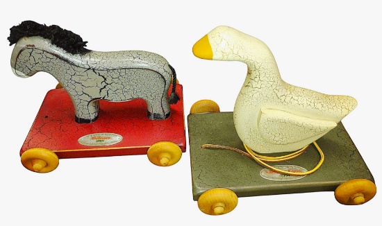 WOODEN HENN PULL TOYS