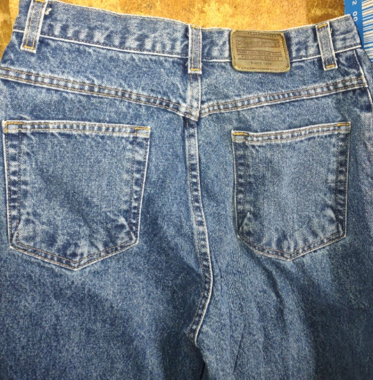NICE PAIR OF LADIES PENDLETON SIZE 10 JEANS