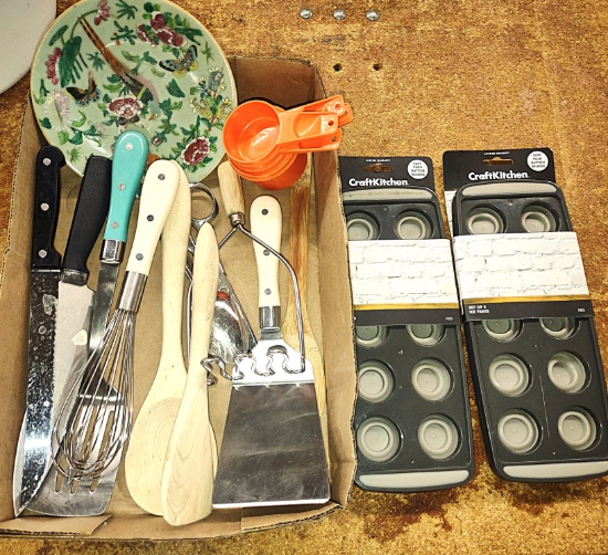 KITCHEN UTENSILS & ICE TRAYS - PICK UP ONLY