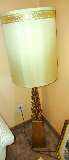 LARGE VINTAGE LAMP - PICK UP ONLY