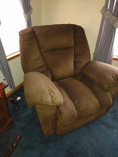 OVERSIZED VTG RECLINER - PICK UP ONLY