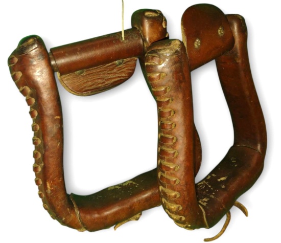 VINTAGE LEATHER HORSE STIRRUPS