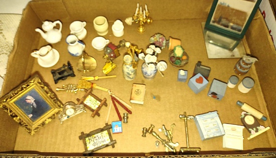 DOLL HOUSE ACCESSORIES