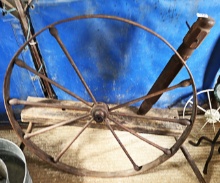 LARGE SPINNING WHEEL "AS IS" - PICK UP ONLY