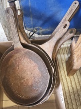 GROUP OF VINTAGE CAMPING PANS (RUSTY) - PICK UP ONLY