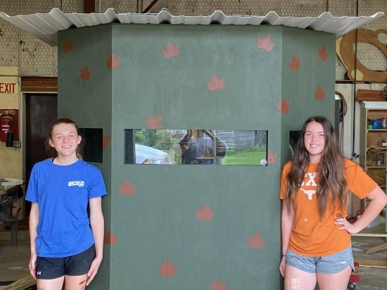 Deer Stand - Paislie & Emma Alexander - G-4H