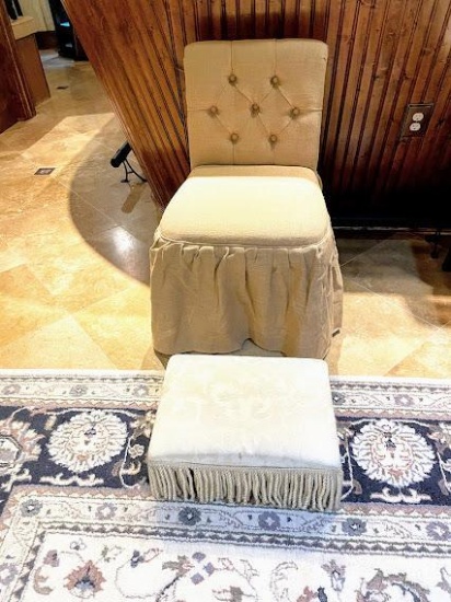 Bathroom vanity chair - burlap