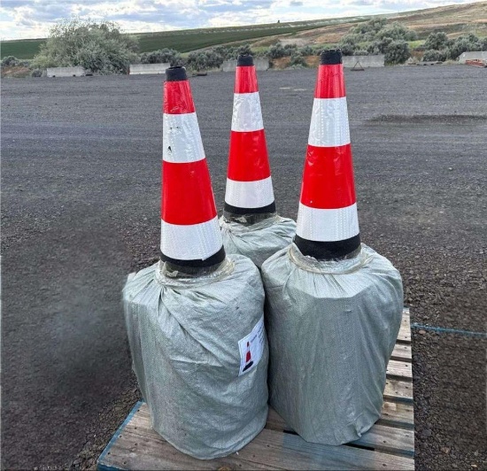 New Safety Traffic Cones Fluorescent - Qty 60