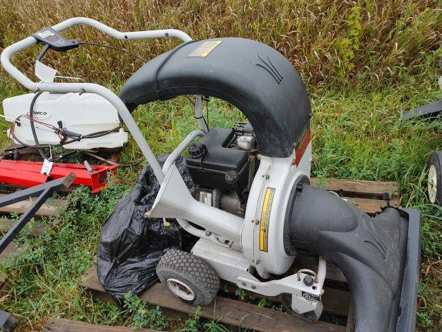 White Yard Boss 550 Shredder Chipper Vacuum Proxibid