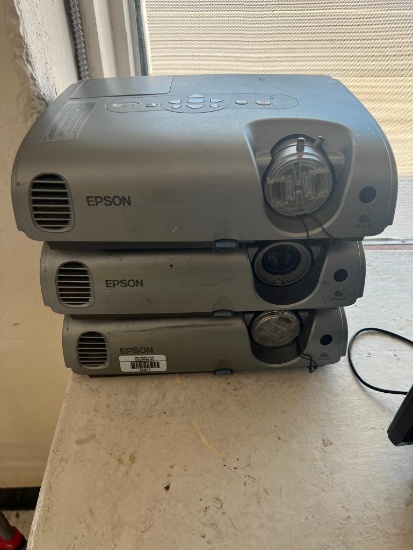 Lot of 3 Epson Projectors