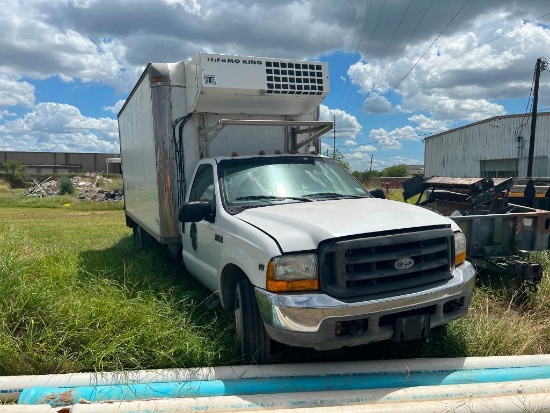 2000 Ford F450 Box Truck with Thermoking