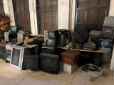 Lot of Old Tv's