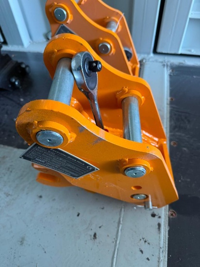 FUTURE FT-K302 Excavator Quick Hitch - 35 mm Pin Hydraulic Coupler