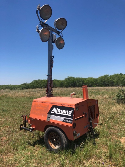 Allmand Maxi-lite light tower, diesel engine