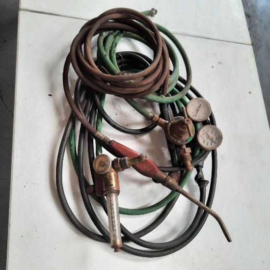 Gages and misc hoses.