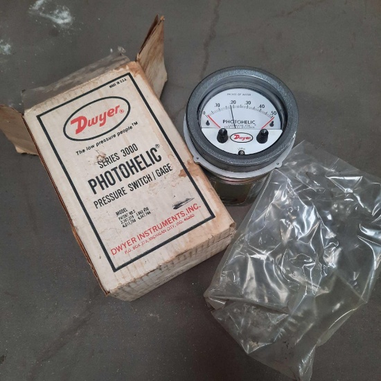 Photohelic gage