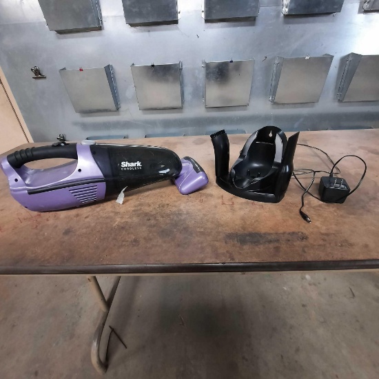 Hand vacuum