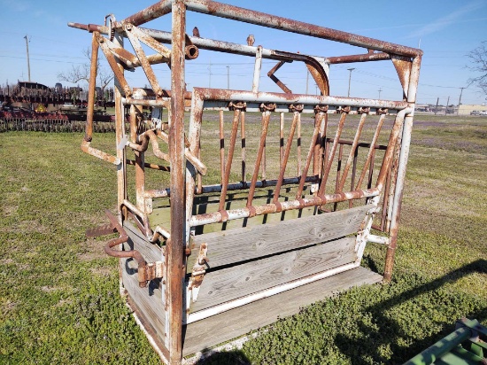 Manual squeeze chute