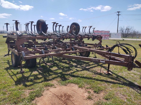 30' Hiniker field cultivator